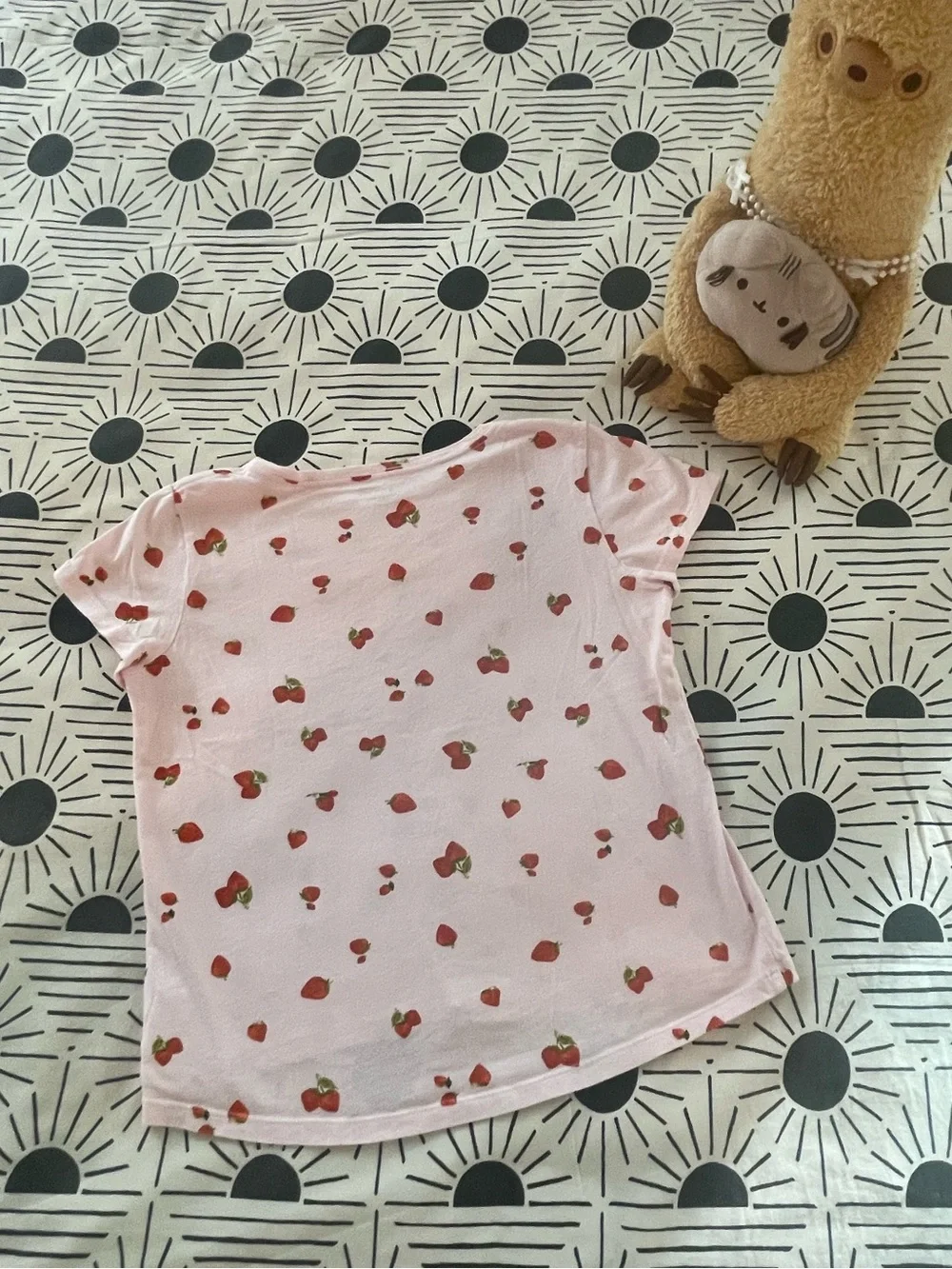 Cute Pink Old Navy Strawberry  Graphic Tee (Girl’s Sz L 10/12 yrs) FINAL PRICED